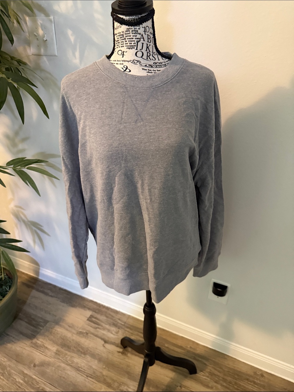 Time and Tru Women’s Crewneck Sweater — Light Gray